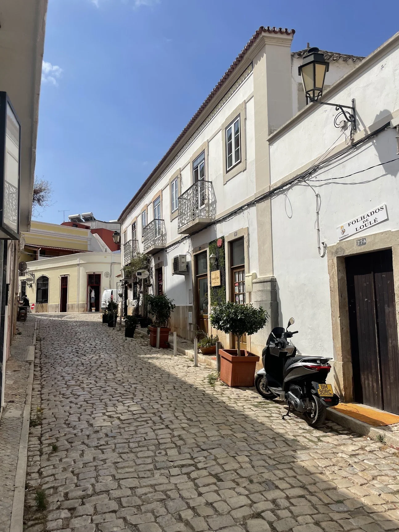 A cobbled lane between whitewashed houses in an Algarve town