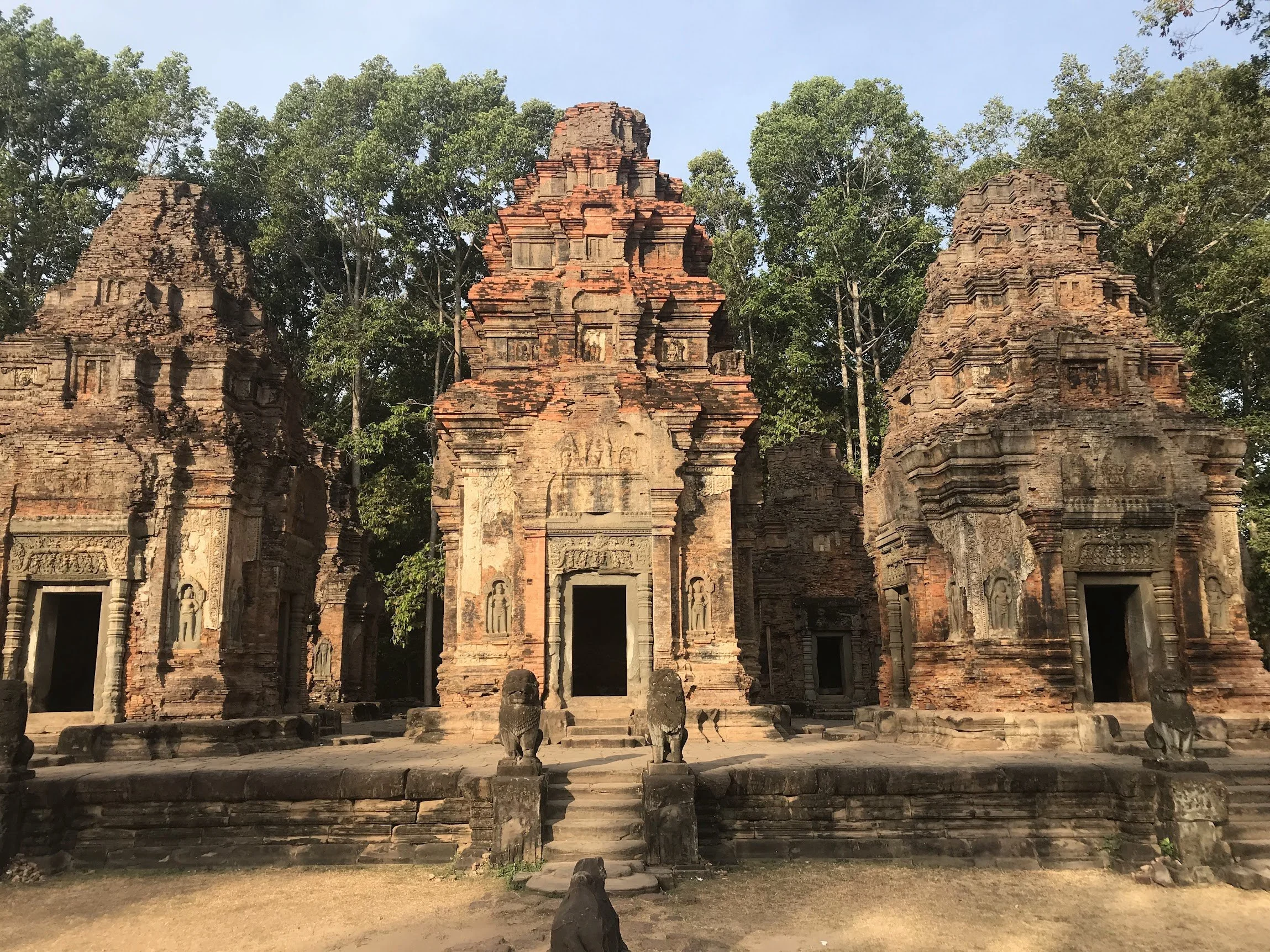 The pink sandstone temple of Banteay Srei